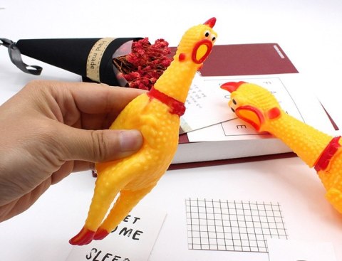 Zabawka gumowa KURCZAK dla psa piszcząca 16 cm Zabawka gumowa KURCZAK dla psa piszcząca 16 cm